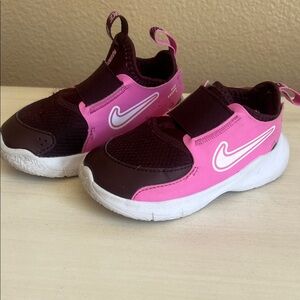 Nike Kids Sneakers in Pink and Maroon
